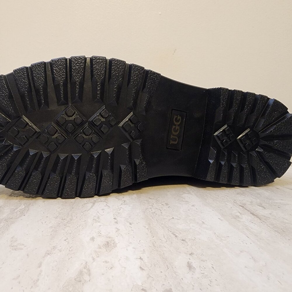 UGG Australia M Martin Black , size 8.5 - Picture 6 of 10